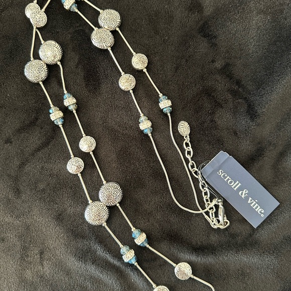 Scroll & Vine Blue and Siver necklace - Picture 4 of 4